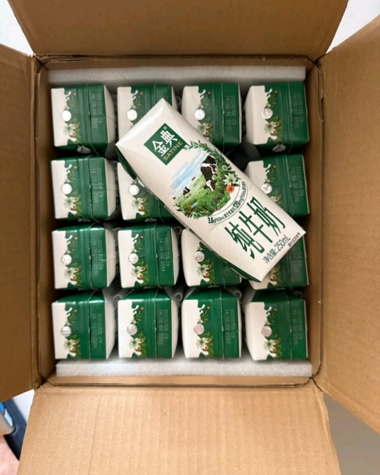 [10月生产]伊利金典纯牛奶250ml*16盒*1箱 3.6g乳蛋白 早餐伴侣晒单图