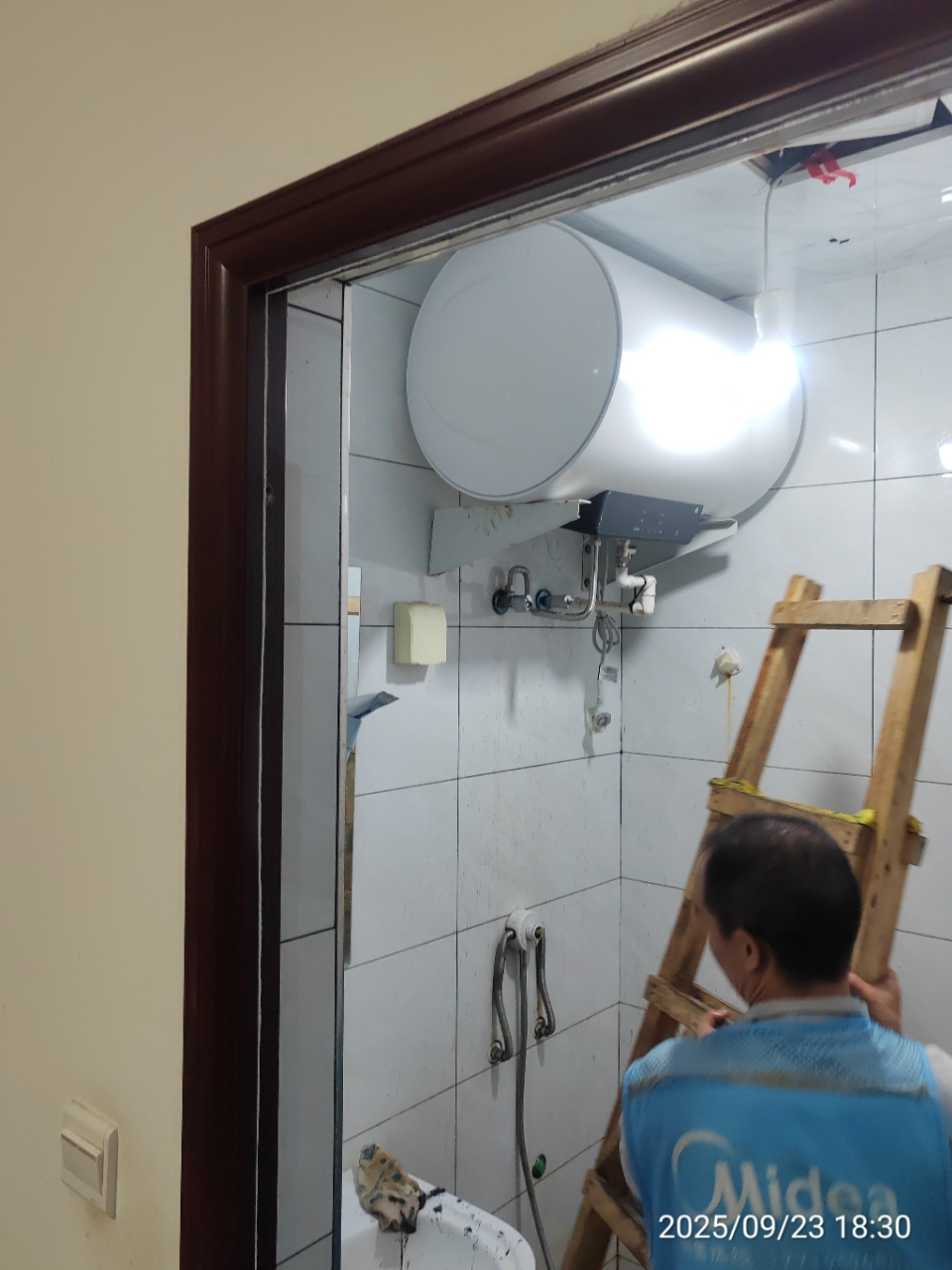 [美的智能家电]80L家用电热水器F8022-X1(S)(数显)3300W速热 双重抑菌 搪瓷内胆 长效免换镁棒8年质保晒单图