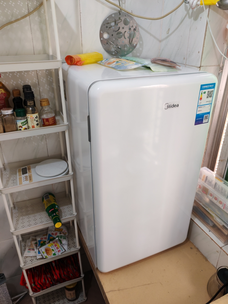 [自营]美的(Midea)93升 单门小冰箱 灵巧小型 节能安静 冷藏家用宿舍办公室冰箱 租房神器 BC-93MF晒单图