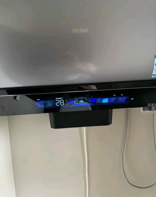 海尔(Haier)热水器小蓝瓶净水洗超薄扁桶家用电热水器3500W变频[3D MAX加热]小魔盒双胆BK7 80L晒单图