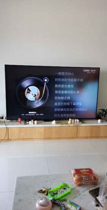 三星75英寸 75DU8000 4K超高清 4核32G AI智能补帧 方言语音控制 无开机广告 超薄平板电视晒单图