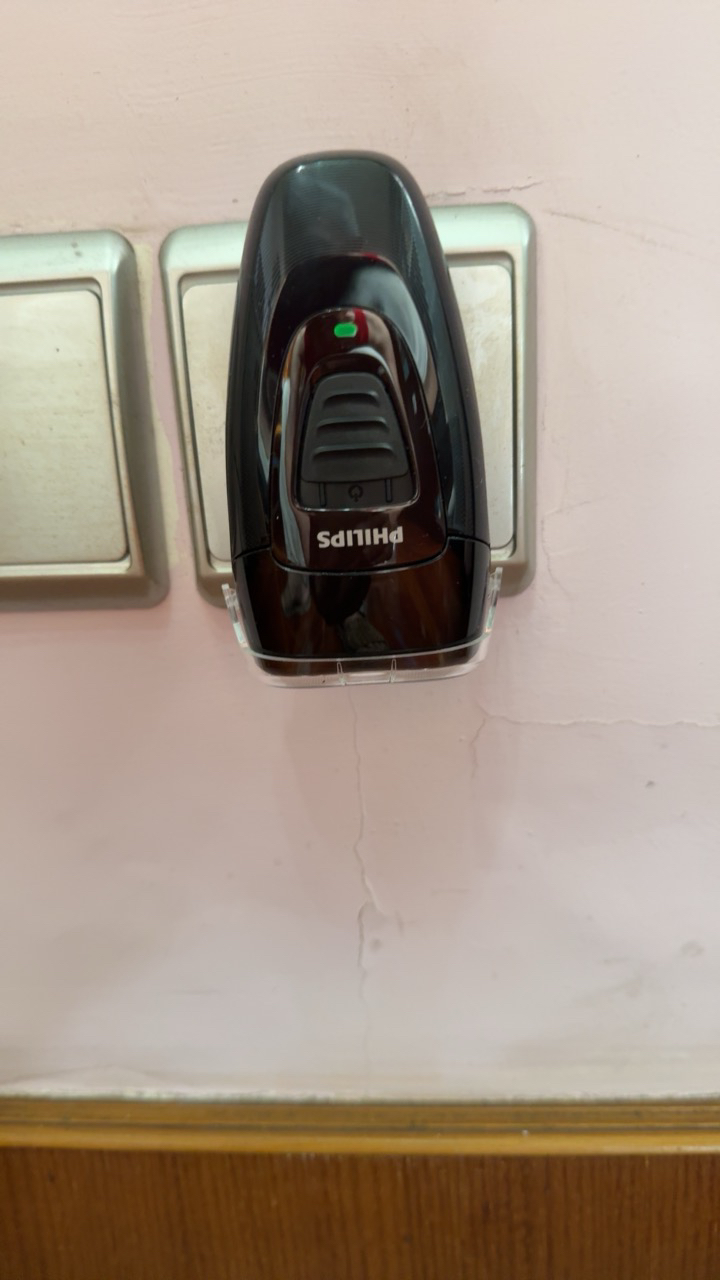 飞利浦(PHILIPS) 电动剃须刀 男士旋转式刮胡须刀 经典PQ系列 实用生日礼物送男友送父亲 充电款PQ182/16晒单图