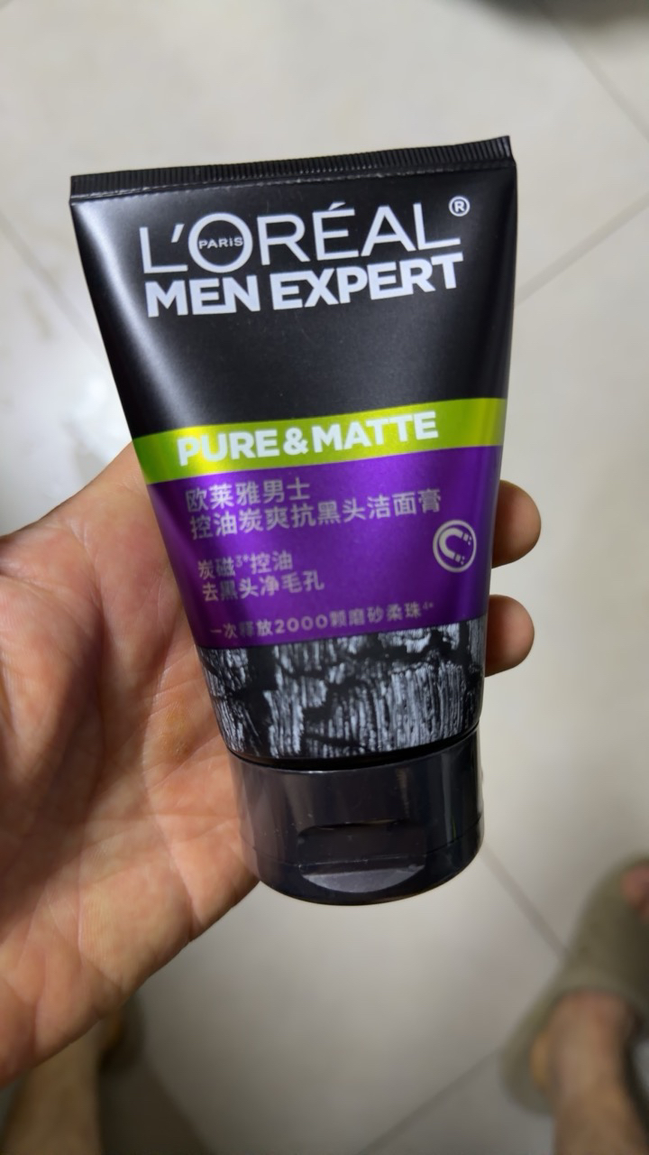 欧莱雅(LOREAL)男士控油炭爽抗黑头洁面膏100ml(去角质 深层清洁收缩毛孔补水油性肤质 洗面奶洁面乳)晒单图