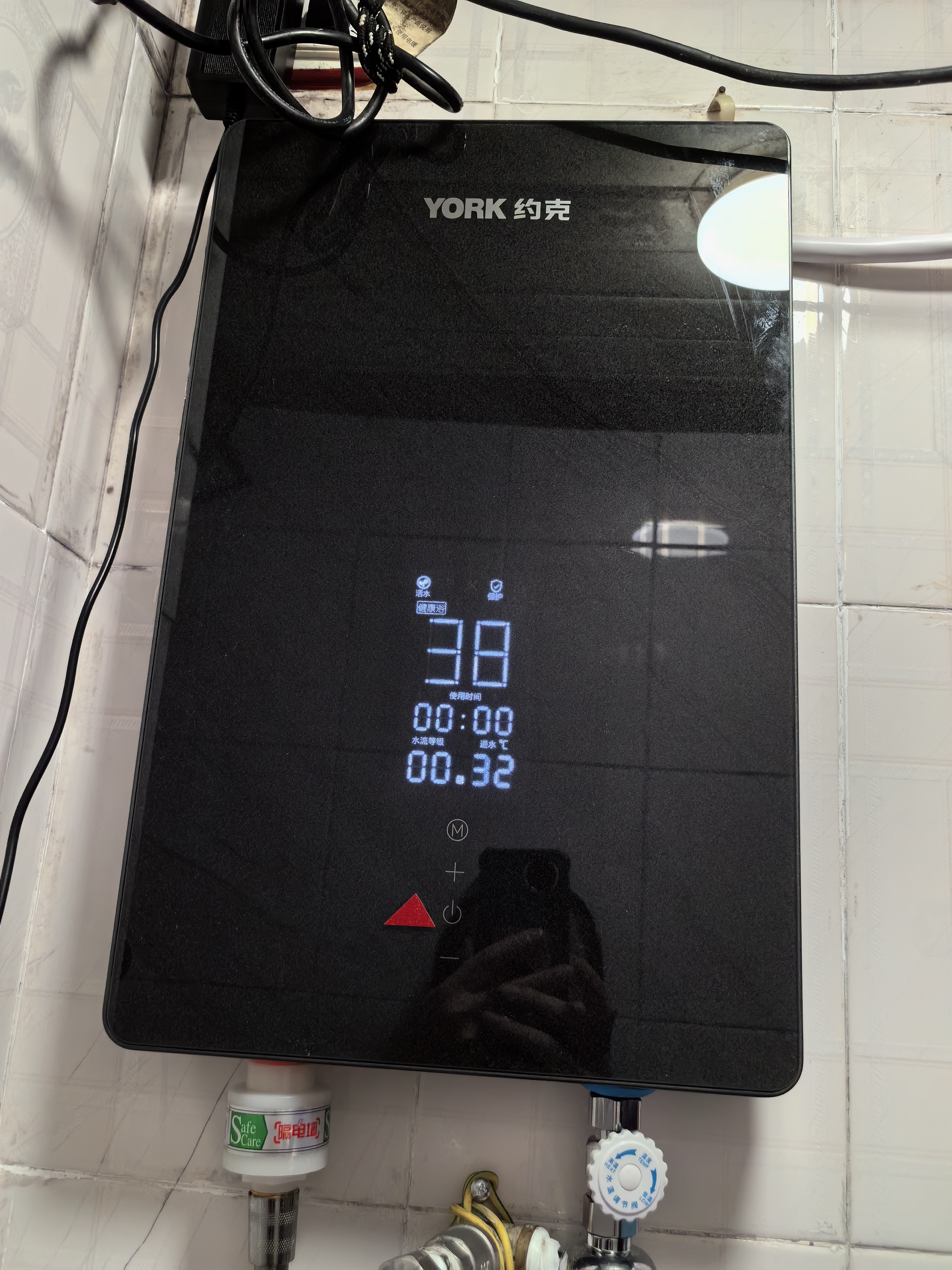 约克(YORK)即热式电热水器YK-D2智能恒温变频速热家用小型免储水大水量热水器8500W晒单图