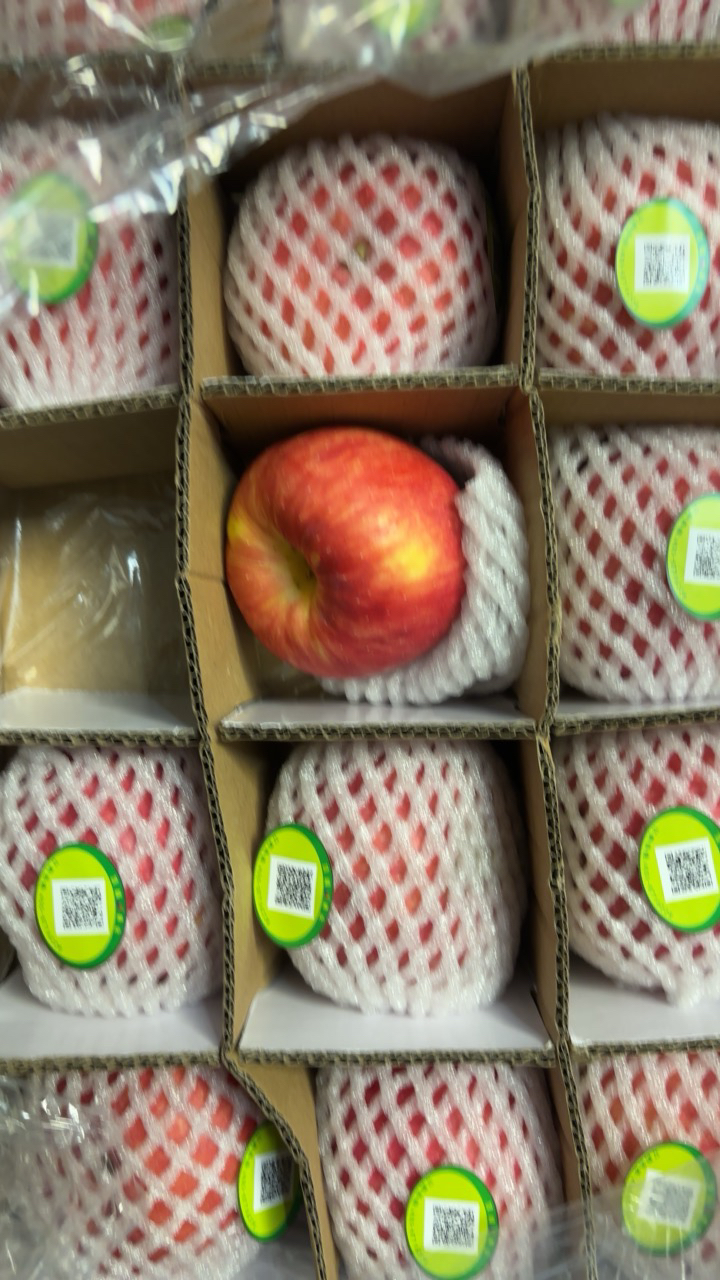 洛川苹果 陕西洛川红富士苹果礼盒 皮薄肉厚脆爽多汁 15枚70mm 小果苹果水果晒单图