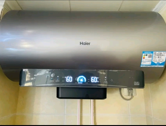 海尔(Haier)[小蓝瓶净肤洗DR7]麦浪系列富锶矿泉浴热水器电热水器一级能效变频速热全瓷内胆免清洗 80L晒单图