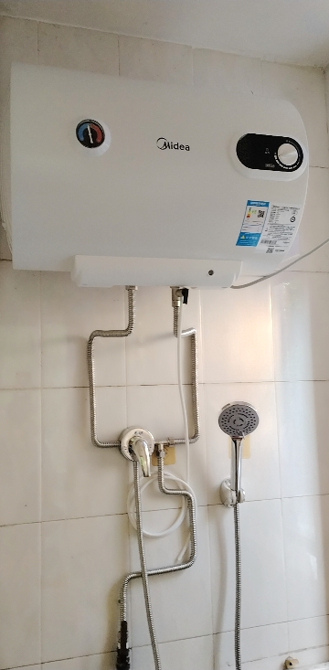 美的(Midea)40升2000W速热 加长防电墙版 蓝钻内胆耐用 8年质保储水式电热水器简约版15A3晒单图