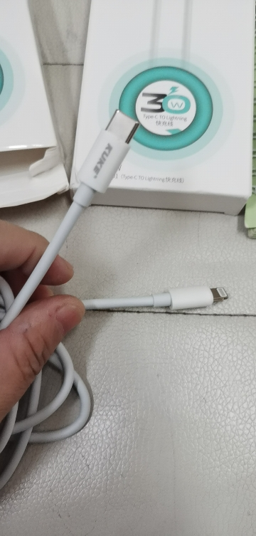 苏宁宜品 Type-C转L 30W 快充数据线 时尚白加粗TPE防断裂设计晒单图