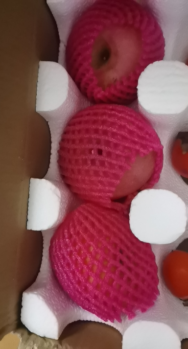 [苏鲜生]山东烟台红富士 净重4.5斤 中果 单果75-80mm 脆甜可口晒单图