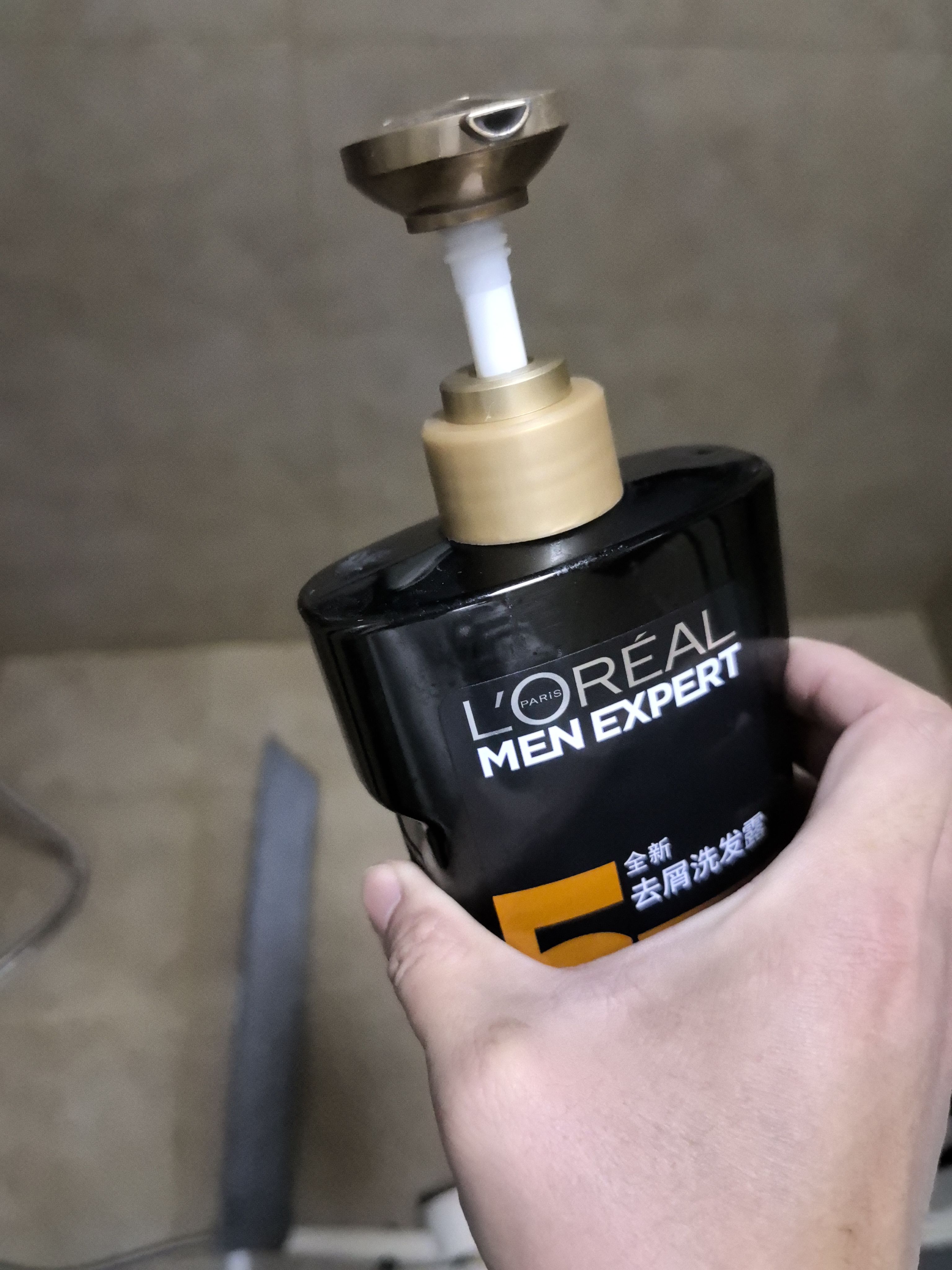 欧莱雅(L'OREAL)男士去屑洗发露(炭爽去油)700ml洗发水大瓶装晒单图