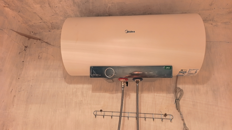 美的电热水器80升储水式 3300W变频 终身免换镁棒省钱 安全零电洗一级节能 智能家电 F8032-JA5(HE)晒单图