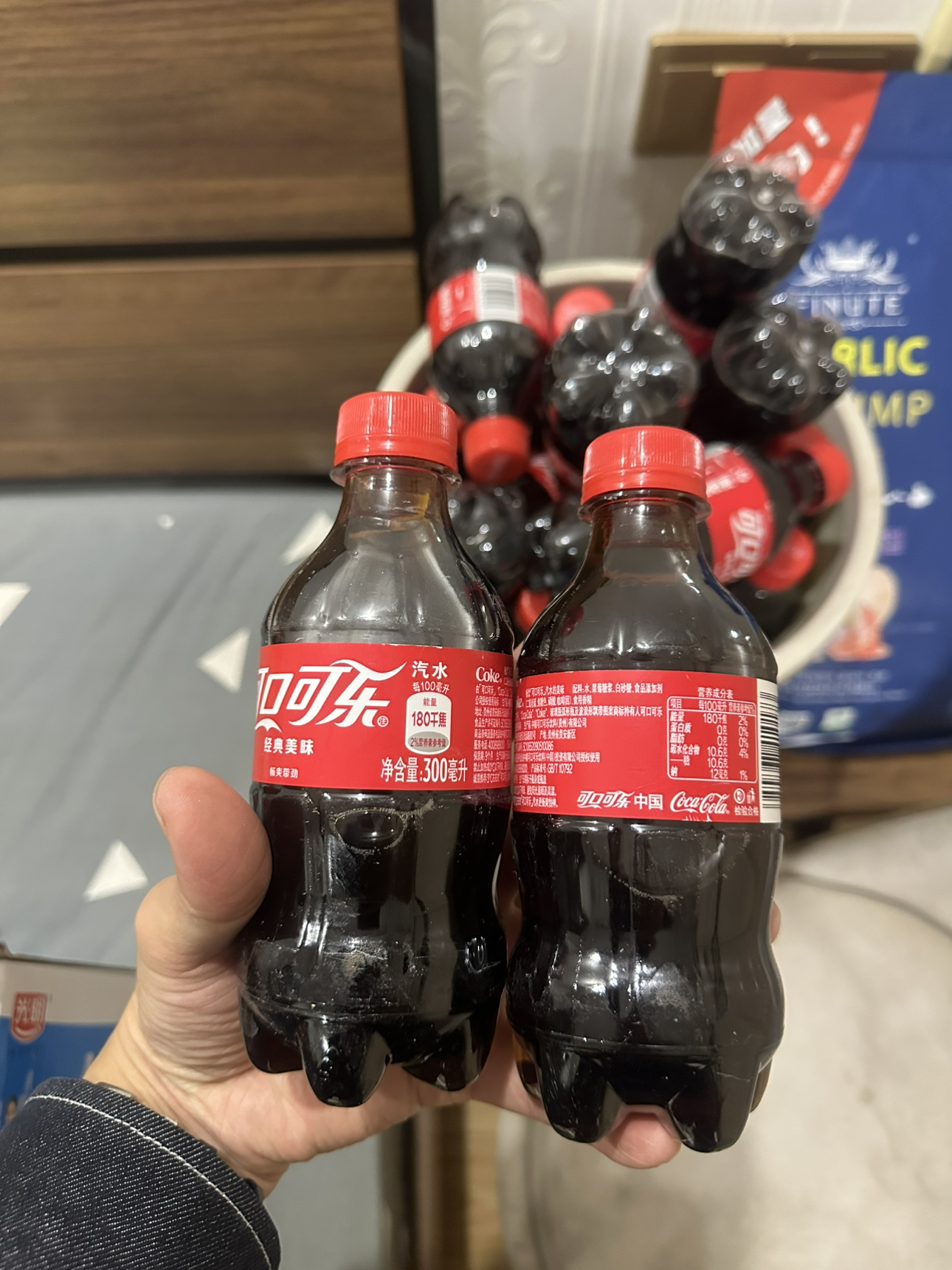 可口可乐300ml*24瓶整箱碳酸饮料夏日清凉快乐水汽水饮料晒单图