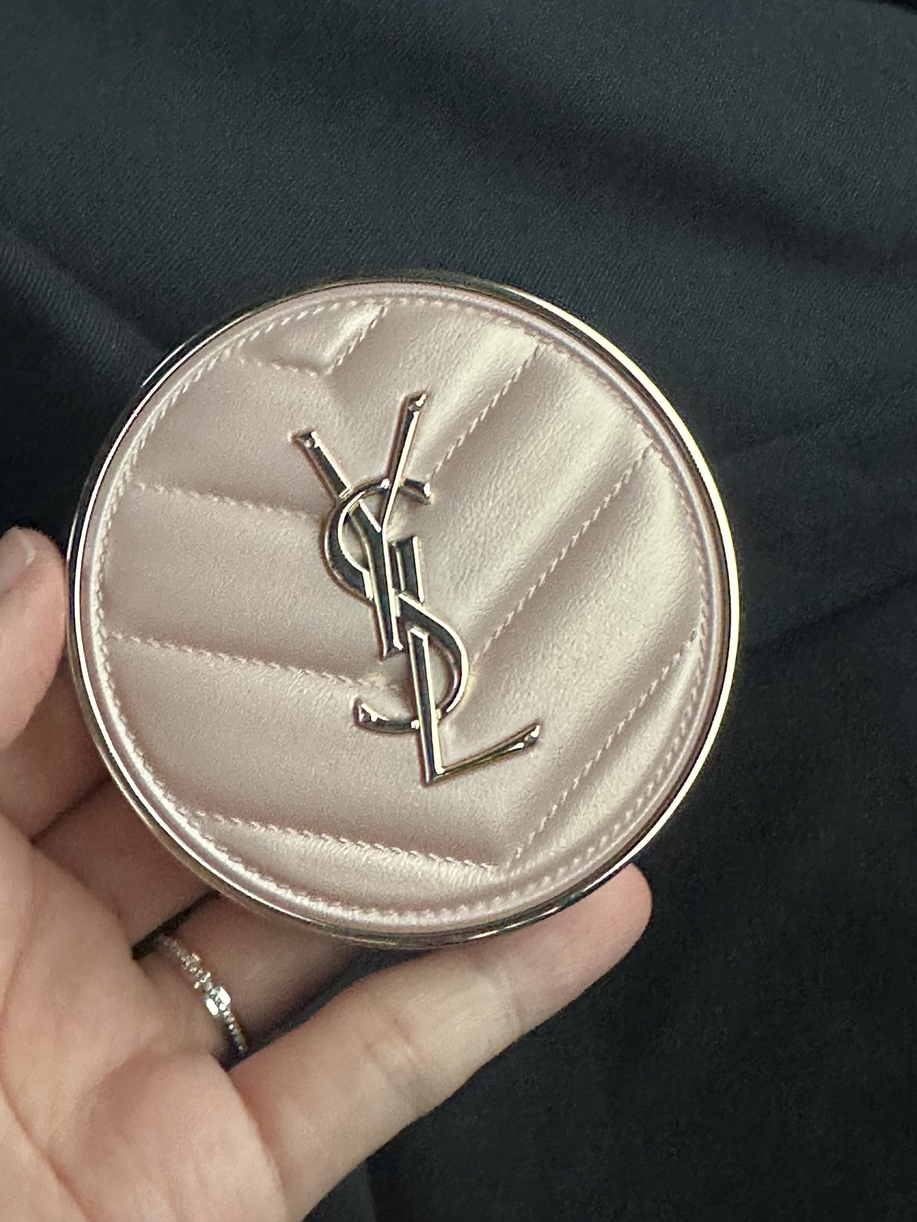 圣罗兰(YSL)持妆遮瑕防晒粉底液 YSL气垫 遮瑕持久皮气垫12g 粉皮革气/垫#B10晒单图