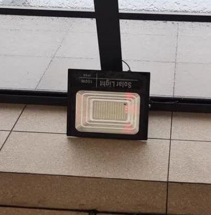 翰卓晶云 太阳能灯LED投光灯露营营地灯室外防水路灯一拖二200W充电指示 HZ-598S-018晒单图