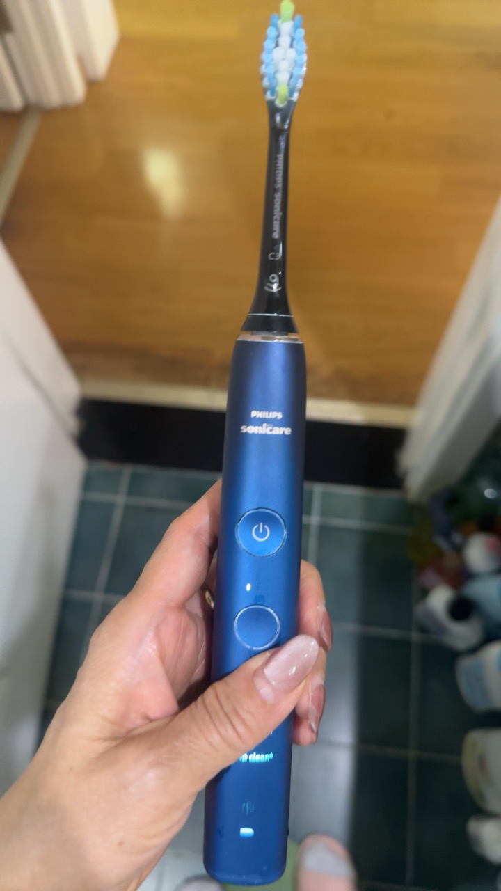 飞利浦(PHILIPS)电动牙刷 成人声波震动牙刷 送男友女友生日礼物钻石升级星钻刷 深海蓝HX9911/62晒单图