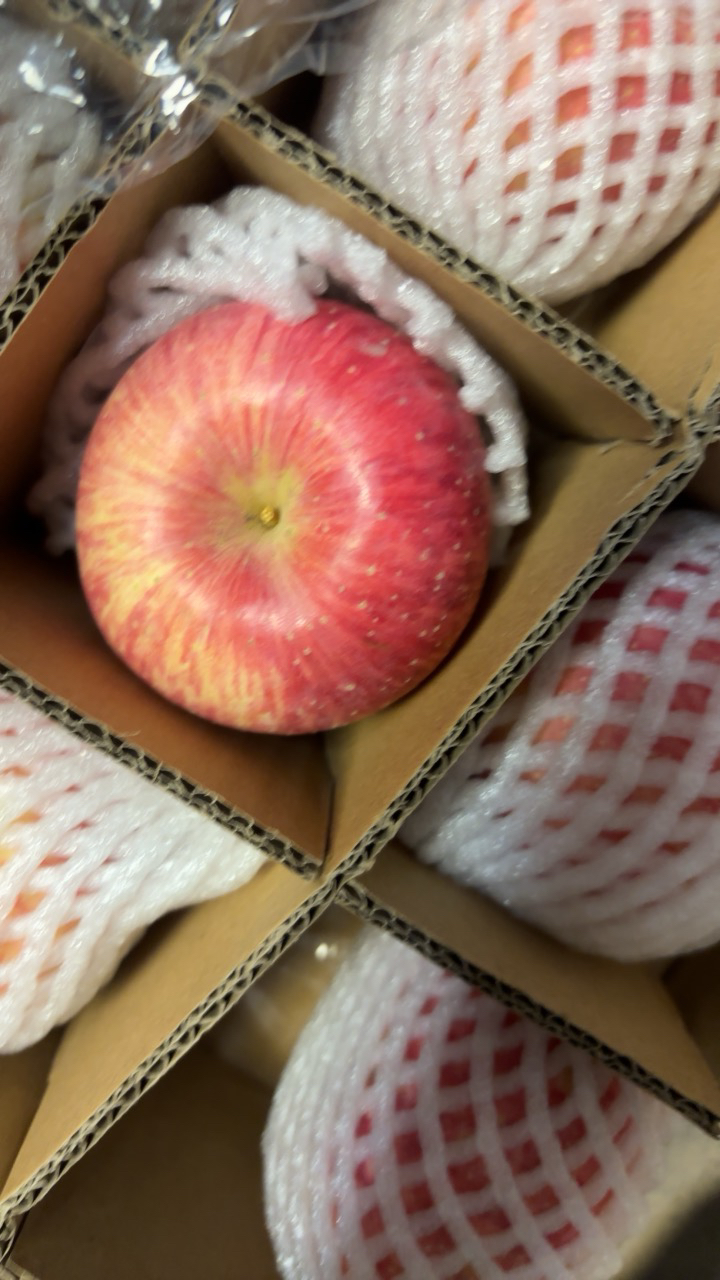 洛川苹果 陕西洛川红富士苹果礼盒 皮薄肉厚脆爽多汁 15枚70mm 小果苹果水果晒单图