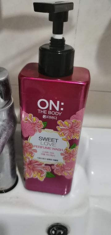 LG安宝笛香水滋润美肌持久留香补水保湿韩国进口沐浴露500g 红色晒单图