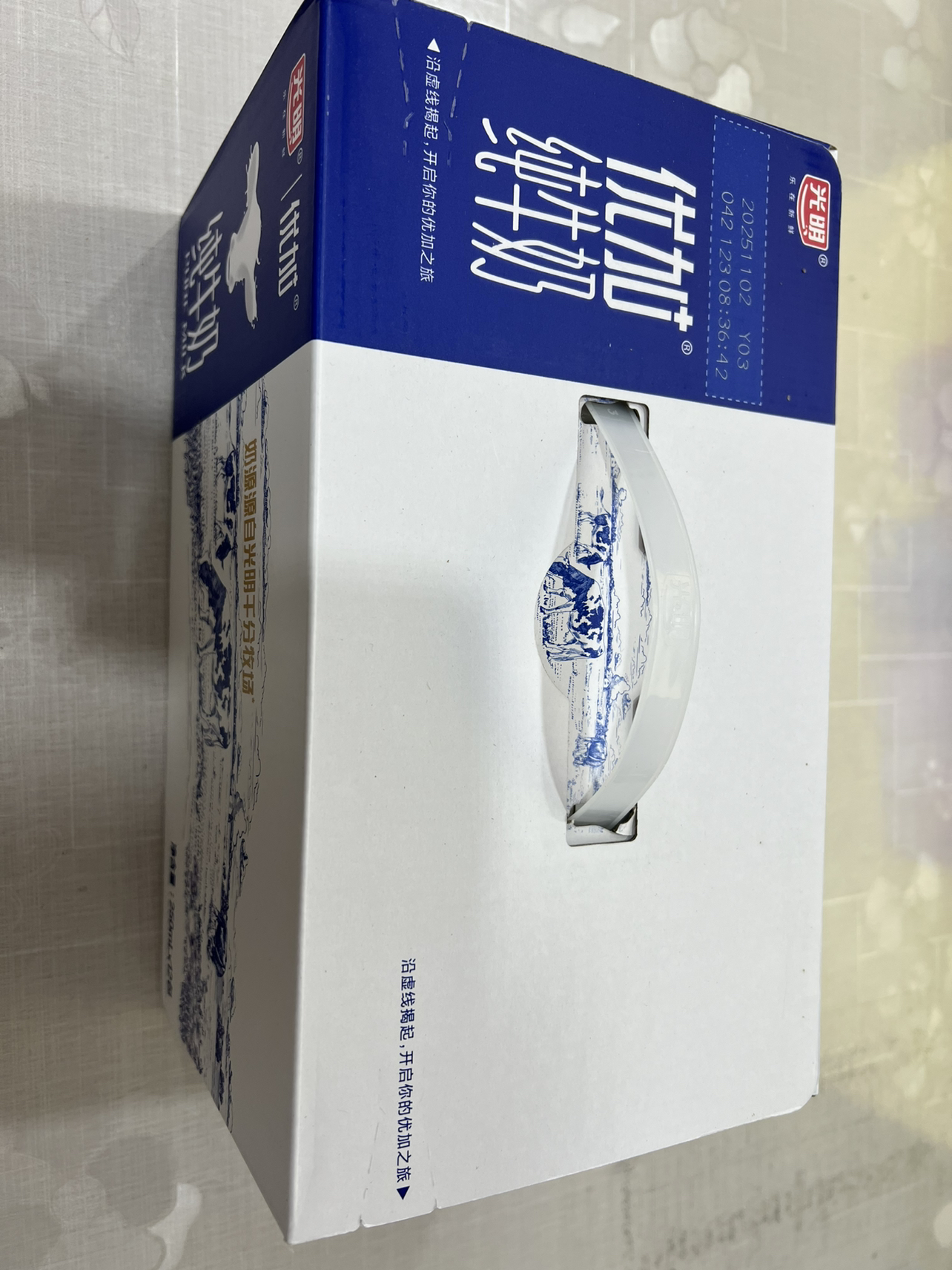 光明 优加 高品质纯牛奶 优+纯奶礼盒 250ml*12盒晒单图