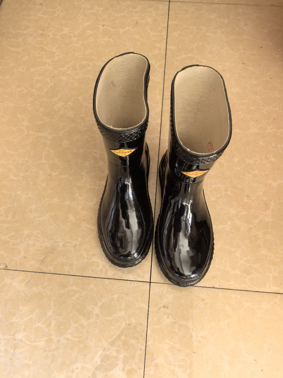 天天平安中筒绝缘靴 高压电工靴 防滑耐磨半筒雨靴 20KV/双晒单图