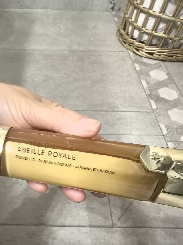 娇兰(GUERLAIN)帝皇蜂姿双效修护精华液蜂资精华水 补水保湿面部精华帝皇蜂双管精华 50ml晒单图