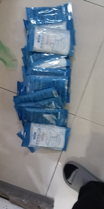 蓝湾贝舒医用外科口罩100片一次性医用医疗口罩医护透气带熔喷布三层防护蓝色防病菌专用成人男女赠灭菌口罩晒单图