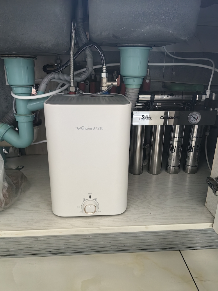 万和(Vanward)小厨宝 电热水器家用储水式 一级能效 4大防护 小体积热水E6.6-M3mini-18 6.6L晒单图
