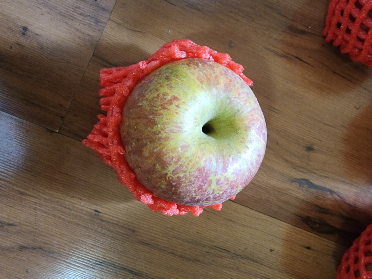 [苏鲜生]四川凉山盐源丑苹果 净重5斤 中果 单果70-75mm 箱装 当季 新鲜水果晒单图