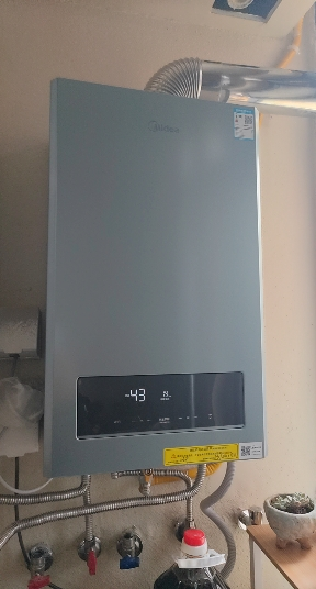 美的(Midea)双变频省气 一级能效 低噪冷凝式燃气壁挂炉 天然气供暖 家用地暖采暖锅炉LL1PBD24-R53晒单图