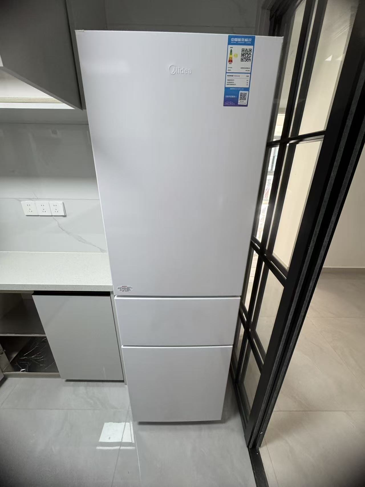 美的(Midea)家用电冰箱 219升三门冰箱双温冷藏冷冻大容量保鲜低音三温区小户型 MR-230TE极地白晒单图