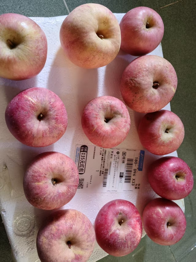 [苏鲜生]山东烟台红富士 净重4.5斤 中果 单果75-80mm 脆甜可口晒单图