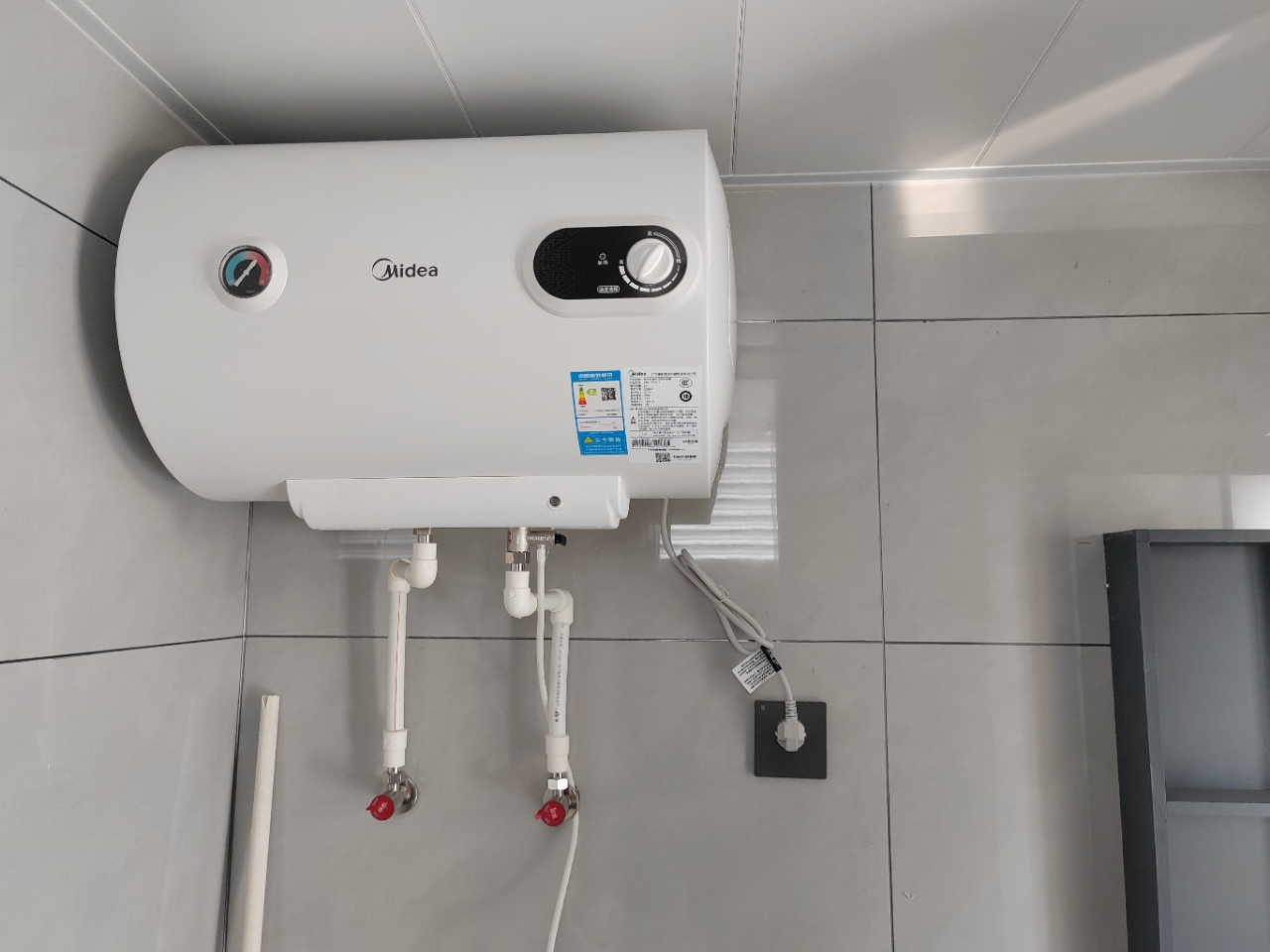 美的(Midea)40升2000W速热 加长防电墙版 蓝钻内胆耐用 8年质保储水式电热水器简约版15A3晒单图