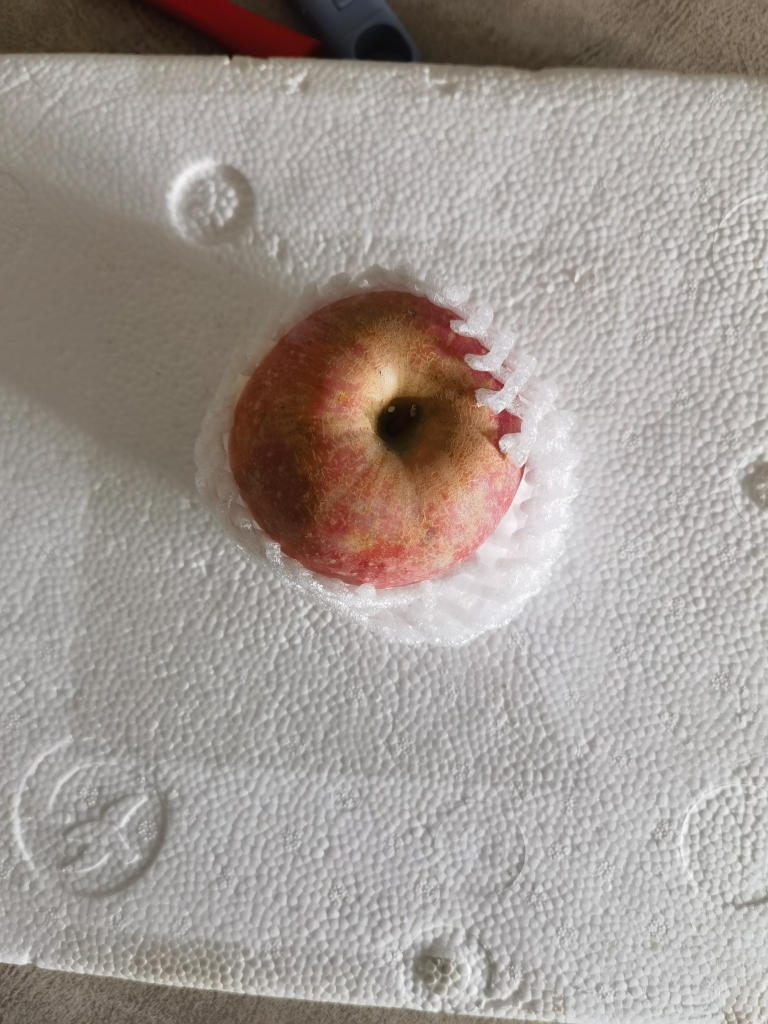 [苏鲜生]山东烟台红富士 净重4.5斤 大果 单果80-85mm 脆甜可口晒单图