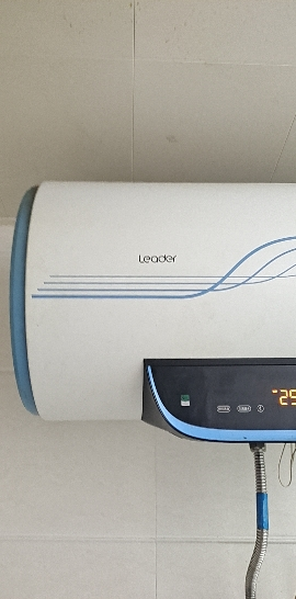 海尔智家出品Leader 60升电热水器家用免换镁棒3300W速热一级能效 LEC6001H-LD7蓝U1 以旧换新晒单图