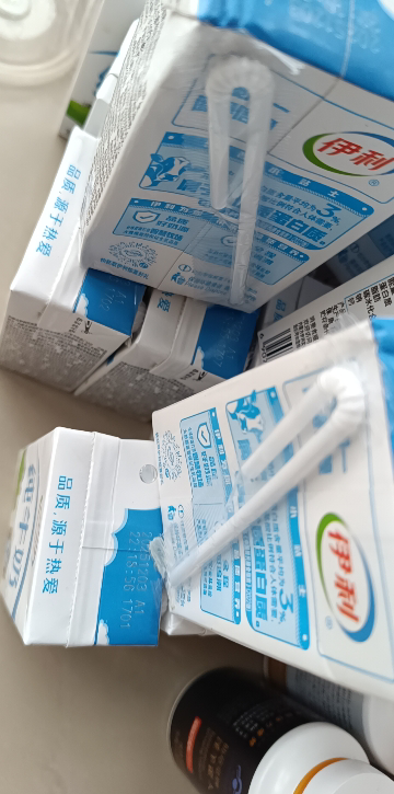 [9月生产]伊利 纯牛奶250ml*18盒/箱 全脂牛奶 优质乳蛋白 早餐伴侣 礼盒装晒单图