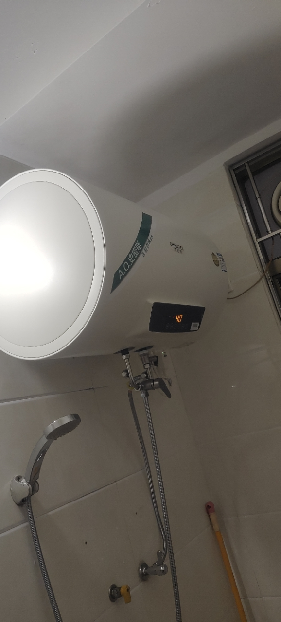 AO史密斯佳尼特 60升电热水器 金圭内胆8年免费包换 变频速热 大屏 CTE-60JC0-B 储水式晒单图