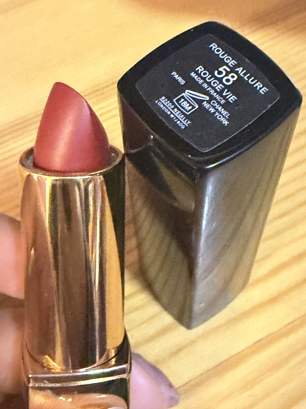 香奈儿(CHANEL)口红/唇膏炫亮魅力水润系列 哑光丝绒系列唇膏3.5g炫亮丝绒哑光58#晒单图