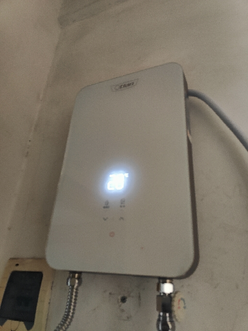 奥特朗(Otlan)F16H-Z85C 即热式电热水器 智能变频恒温微电脑触控式家用小型过水热免储水卫生间洗澡快热式晒单图