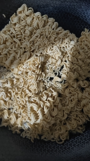 同碗福多口味混合*15包袋装泡面方便面整箱批发(蟹黄拌面+咸蛋黄拌面+火鸡面)晒单图