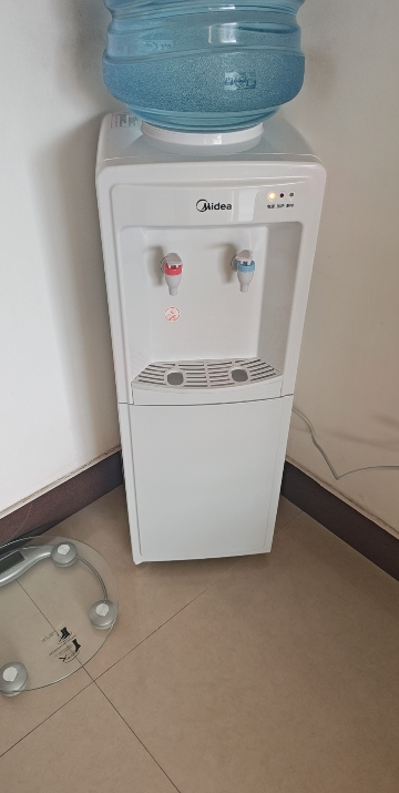 美的(Midea) 饮水机家用立式办公冷热型多重防干烧大储物柜饮水器MYD718S-X[立式冷热]晒单图