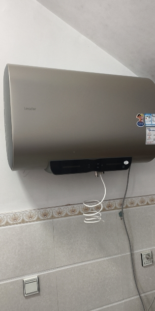 统帅(Leader)海尔出品电热水器扁桶双胆80升3300W速热纤薄机身一级能效升级镁棒免更换大屏数显 DH晒单图