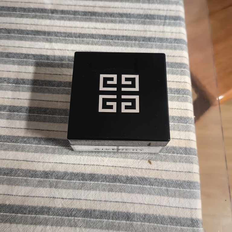 纪梵希(GIVENCHY) 轻盈无痕明星四色散粉1号蜜粉12g(四宫格 定妆粉 细腻粉质 控油)晒单图