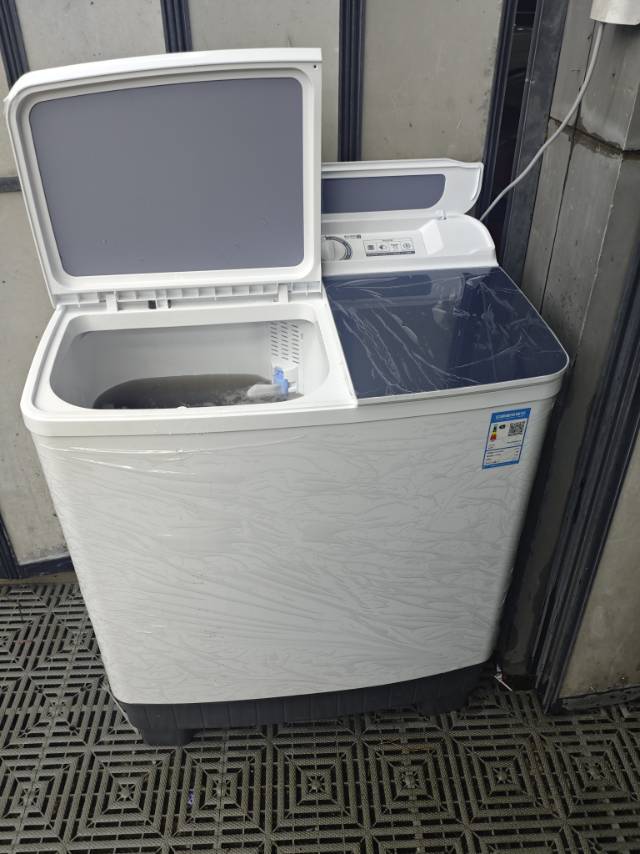 [官方正品]小天鹅12KG双缸洗衣机双桶半自动 原厂品质电机 强劲水流 洗脱分离 TP12V999(TP12S156)晒单图