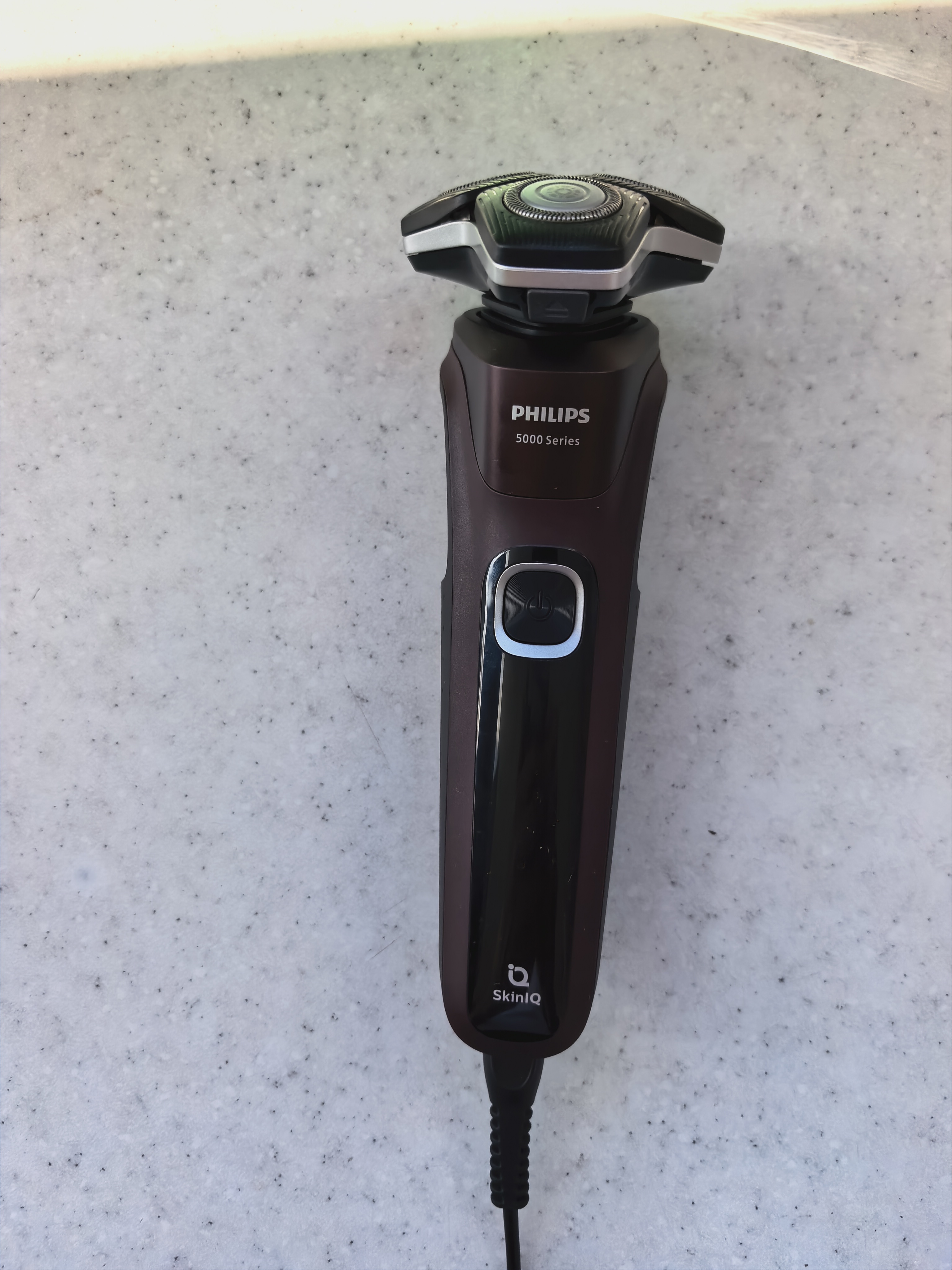 飞利浦(PHILIPS)电动剃须刀全新黑蜂巢5系剃胡刀刮胡刀三刀头1小时快充胡须刀升级款送男友送长辈生日礼物 S5831晒单图