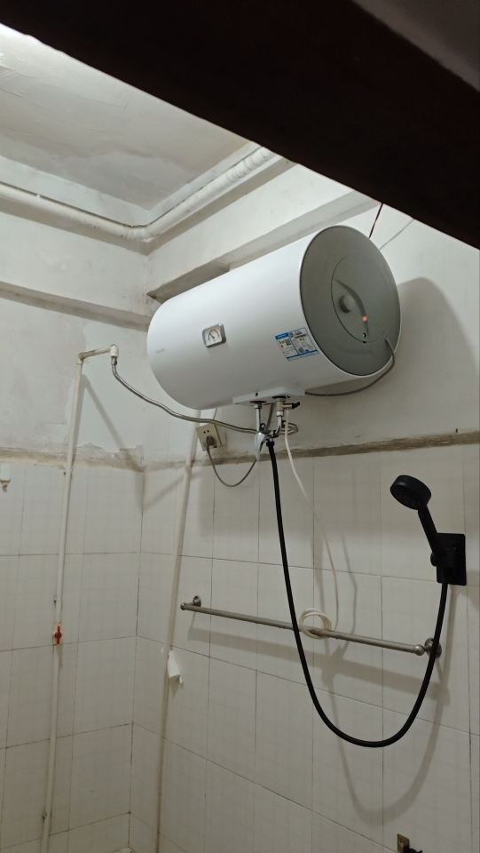 Leader 海尔智家 电热水器LEC6001-20X1 60升 2200W速热 M式新鲜注水 安全防电墙晒单图