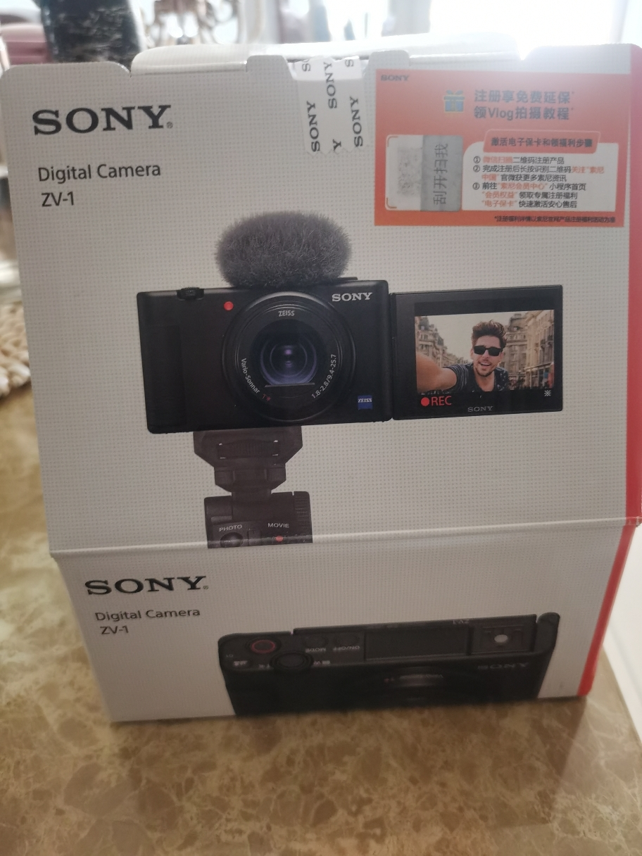 索尼(Sony)ZV-1 入门数码相机 美肤高颜值 小巧大变焦 24-70mm F1.8-2.8大光圈蔡司镜头 Vlog相机 黑色晒单图