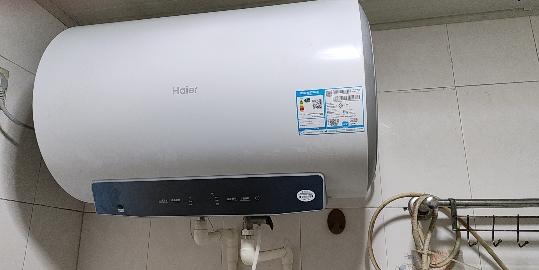 [租房优选]Haier/海尔50升电热水器家用卫生间储水式EC5001-MC3U1 一级能效 智能速热 大屏数显晒单图