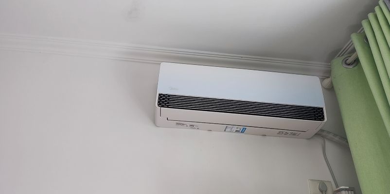 美的1.5匹挂壁式冷暖空调KFR-35GW/QS1 三重柔化风56℃高温不停机超大风口晒单图