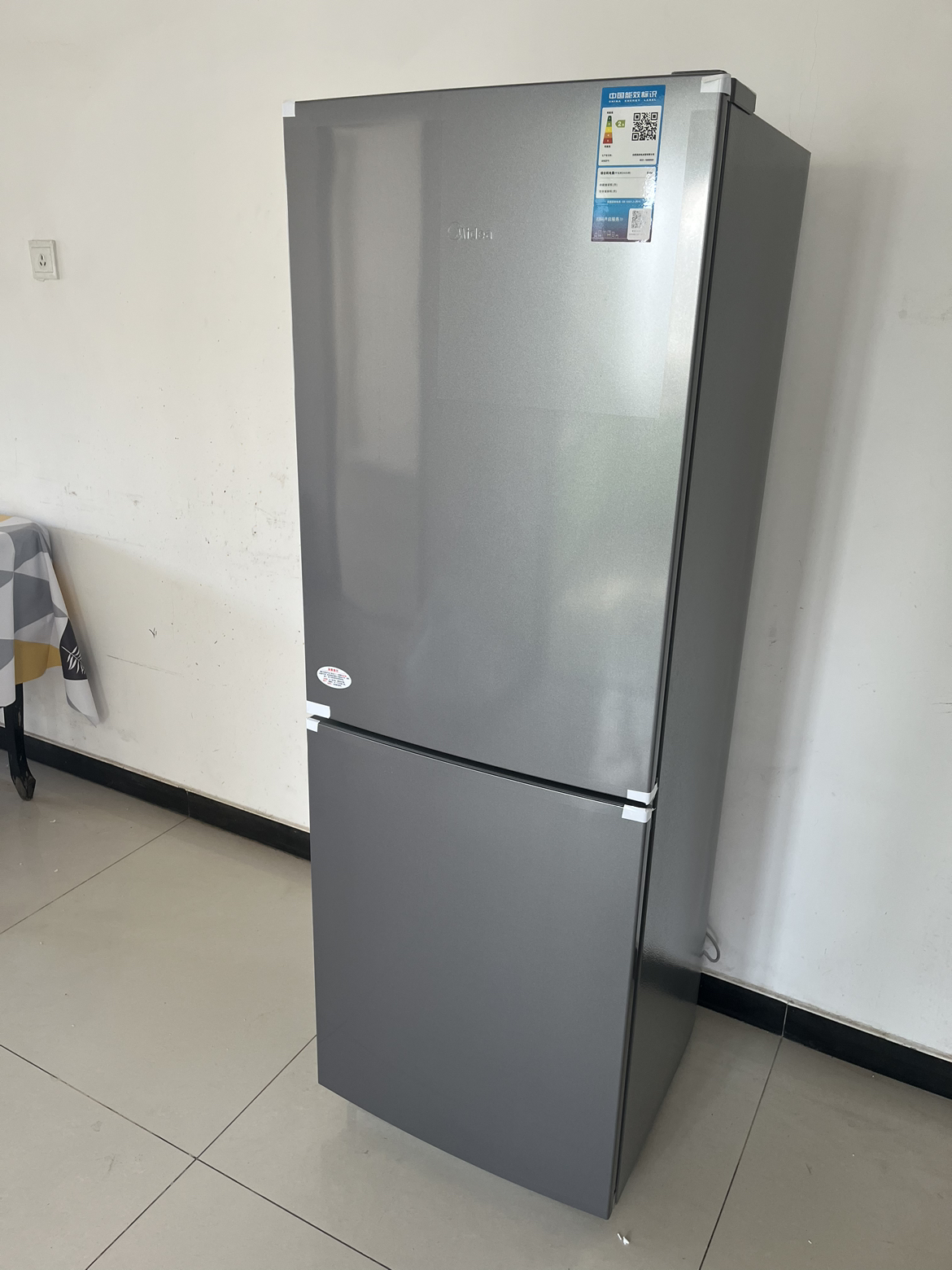 [自营]美的(Midea)180+双开门两门榭湖银双门冰箱180升净味杀菌自动除霜风冷无霜三口之家BCD-186WMA晒单图