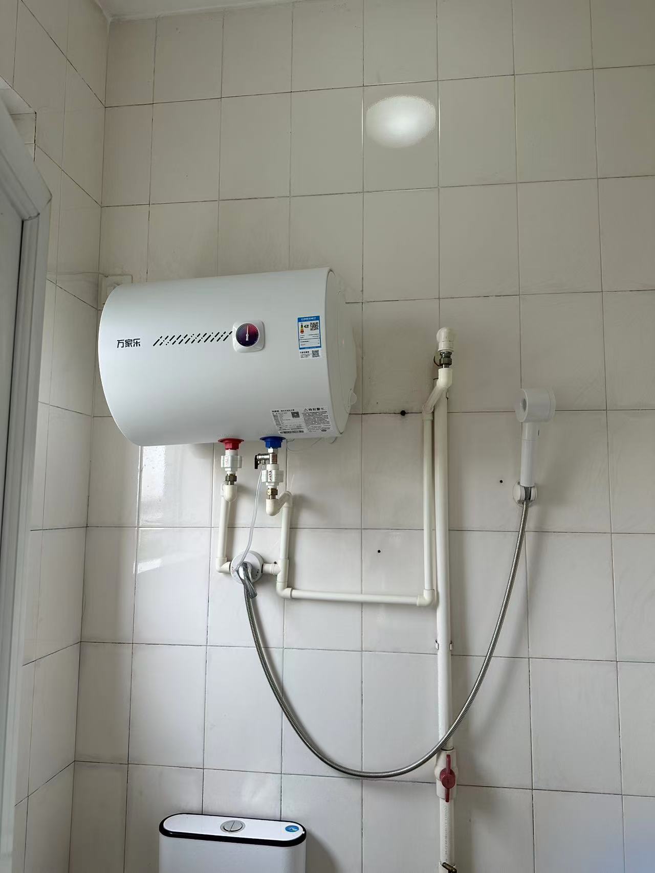 万家乐[全红婵推荐]40升电热水器小尺寸 2200W速热多重防护 出租房家用小型洗澡机 节能省电D40-H111B(S)晒单图