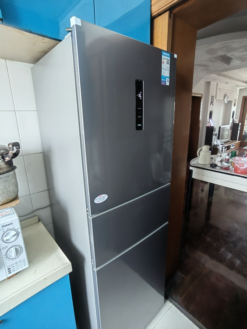 [自营]美的冰箱(Midea)238升三门冰箱灰色小型风冷家用变频一级能效宿舍租房冰箱MR-249WTPE钛钢灰-星烁晒单图